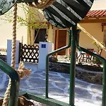 Argo, Feakia